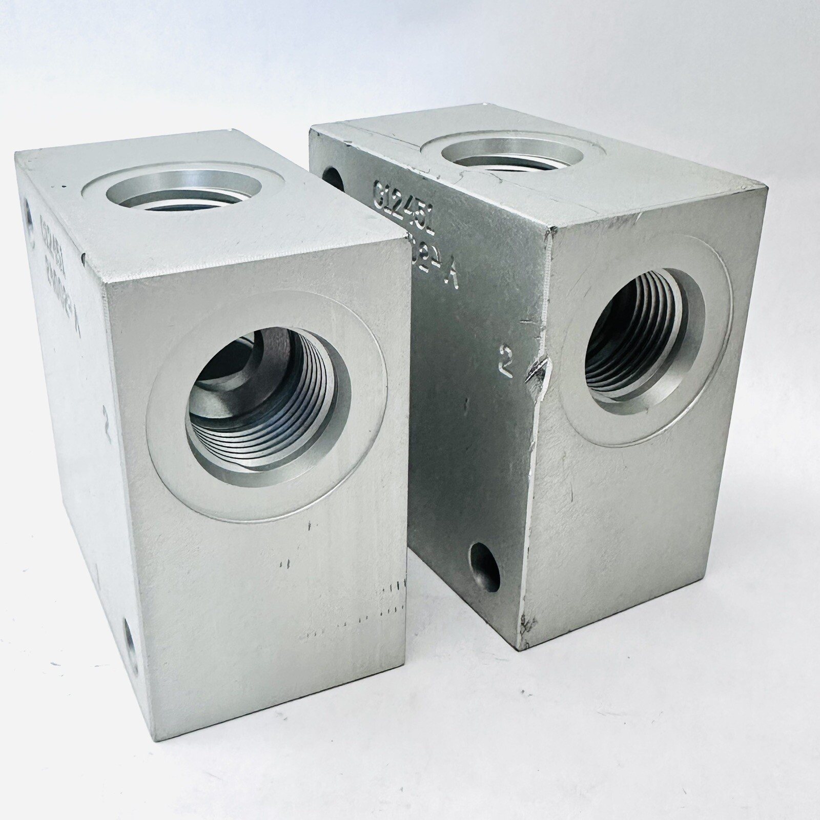 LOT OF 2 CL12451 - 24002-4A INTEGRATED HYDRAULICS ALUMINUM BLOCK