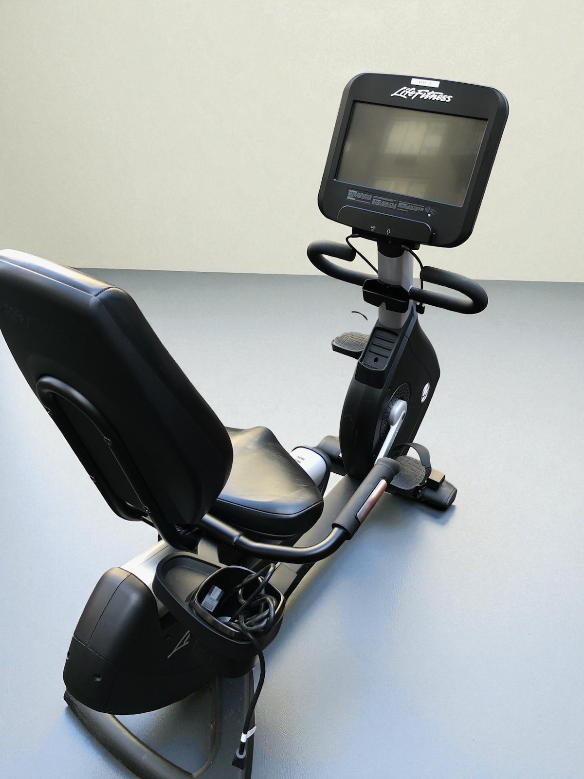 Life Fitness 95r Elevation Recumbent Bike w/ Discover SE - Cleaned & Serviced