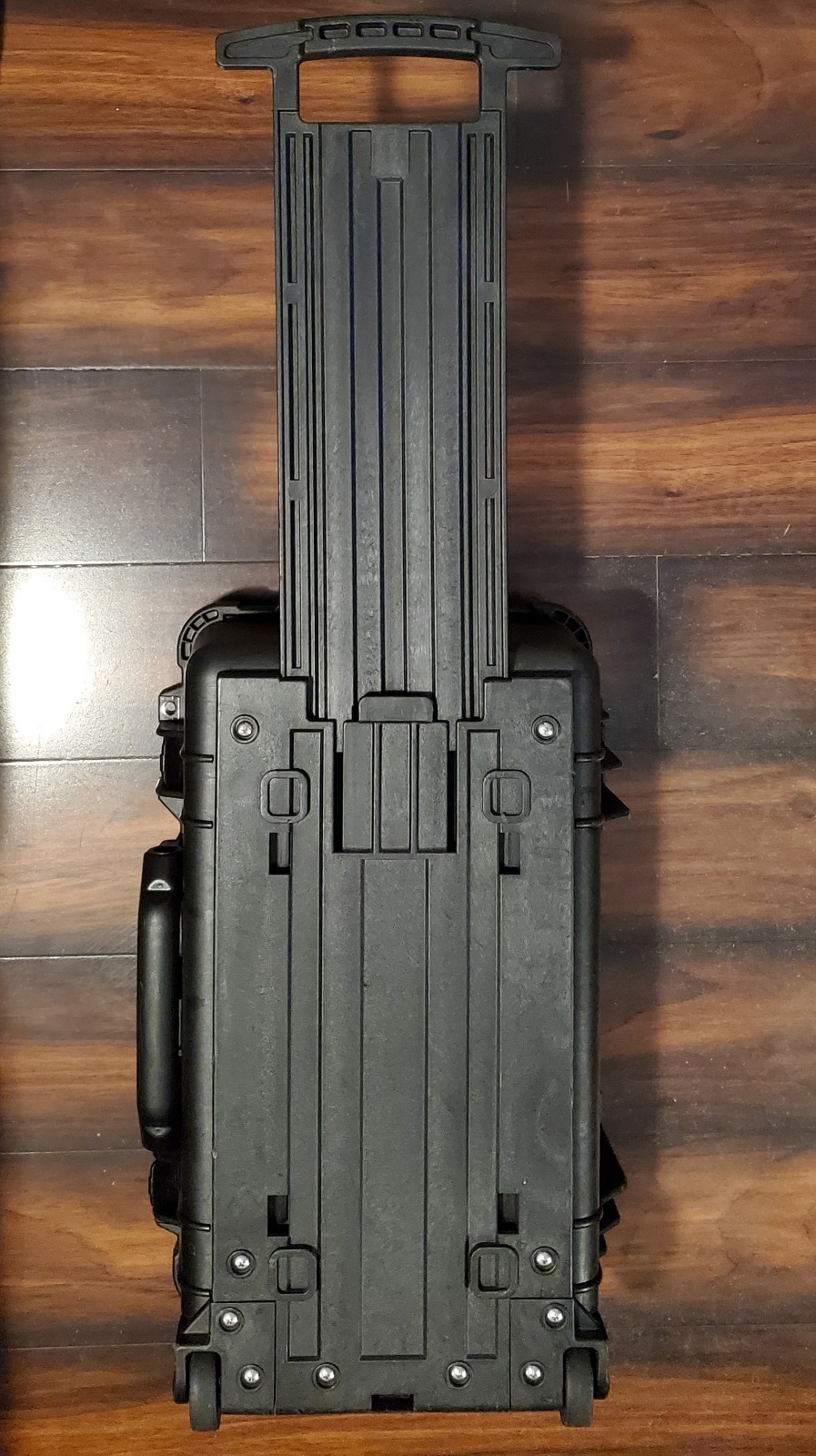 HTC Vive VR Headset Complete Set + Custom Pelican 1510 Case (Easily Portable)