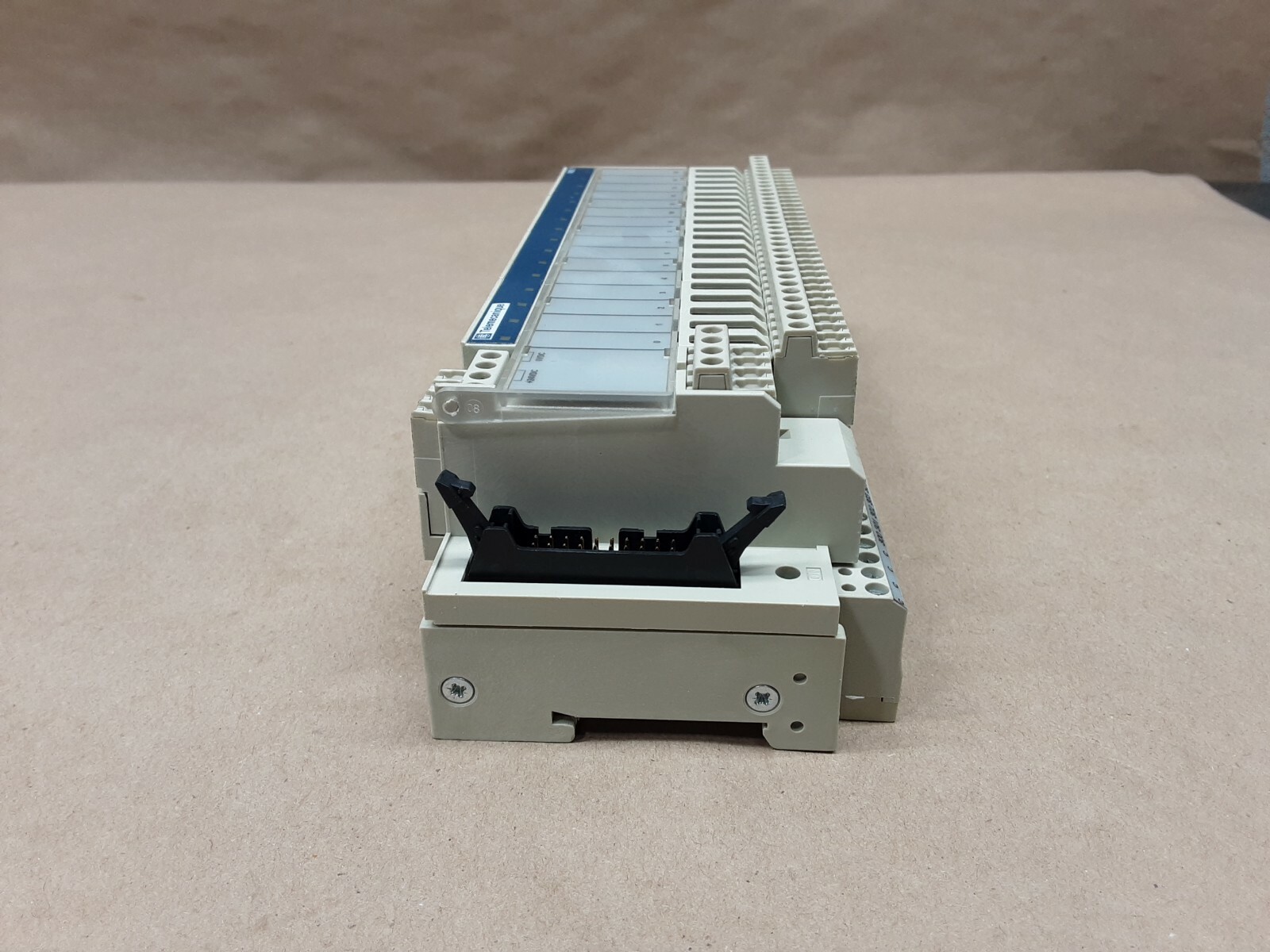 Telemecanique ABE7S16S2B0 Interface Module Connection Solid State #1081B19PR3*KR