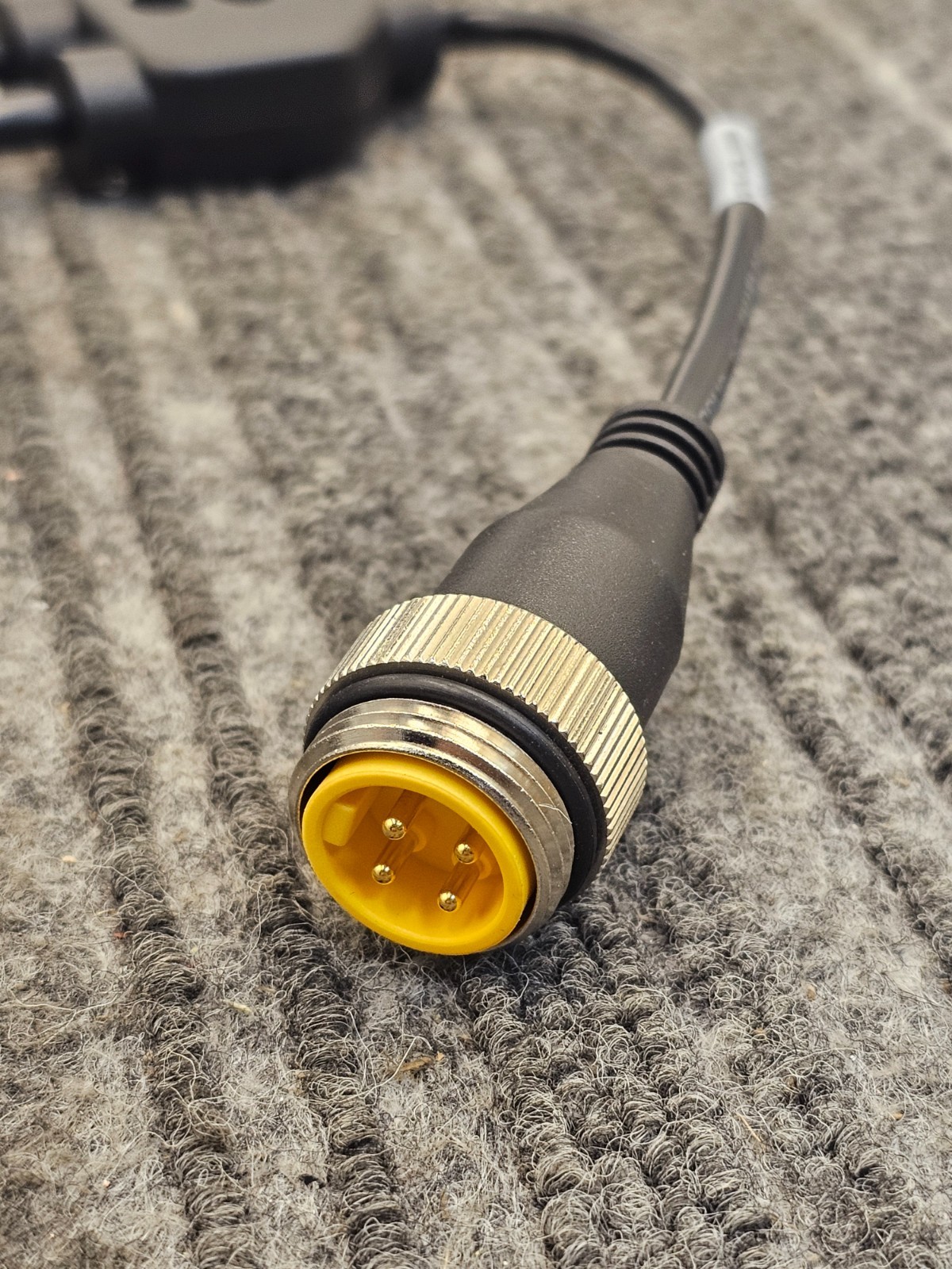 GTR-YCBL-200MM: Power Breakout Cable For Camera & Light