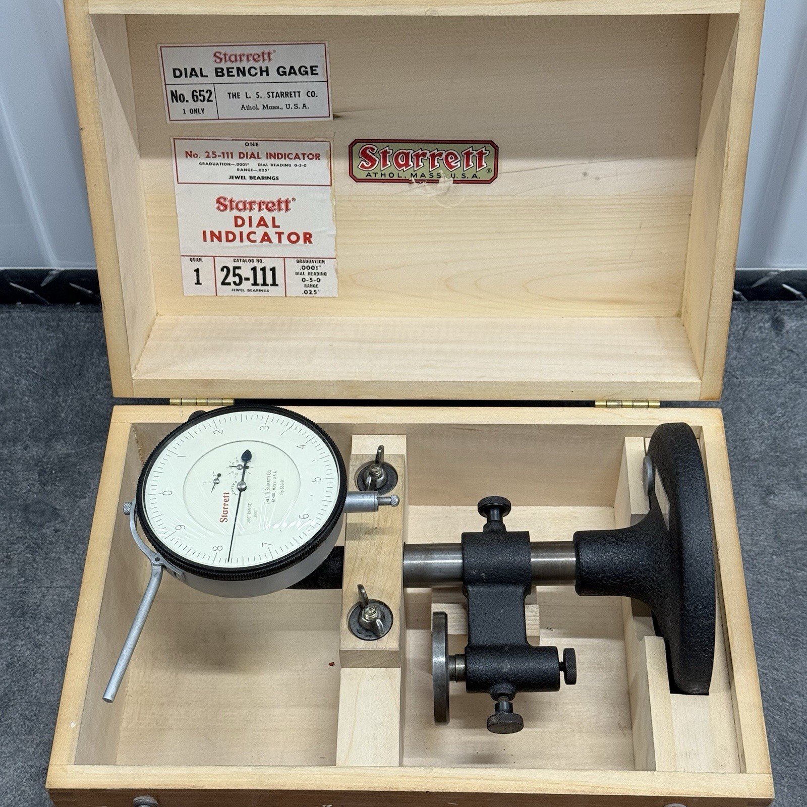 Starrett 652 Dial Bench Gage With No. 656-611 Indicator .2" by .0001" USA