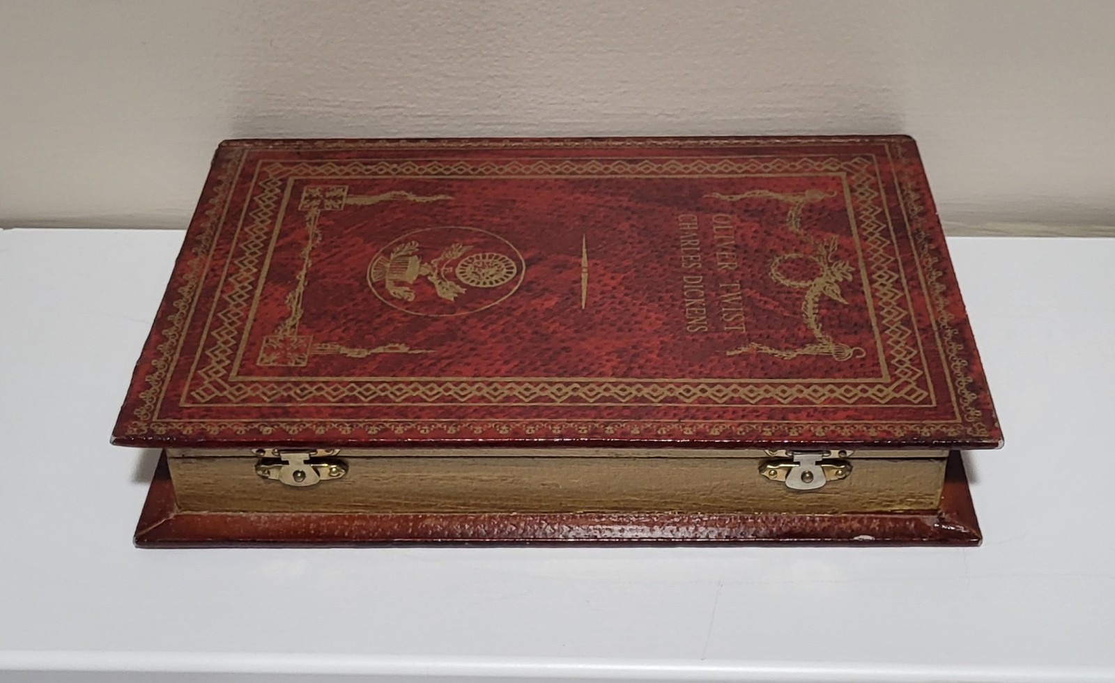 Oliver Twist Charles Dickens Book Safe Hide Box With Latches Red Velvet Inside