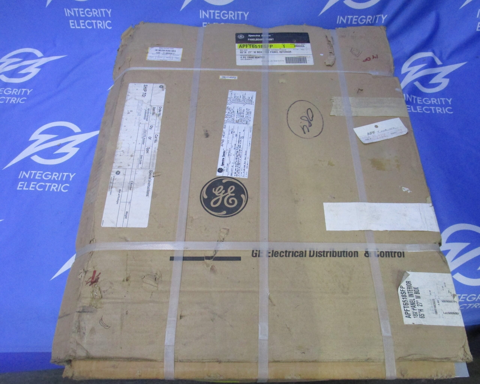 NIB GENERAL ELECTRIC SPECTRA SERIES 65" X 27" PANELBOARD FRONT APFT6518SFP 400A