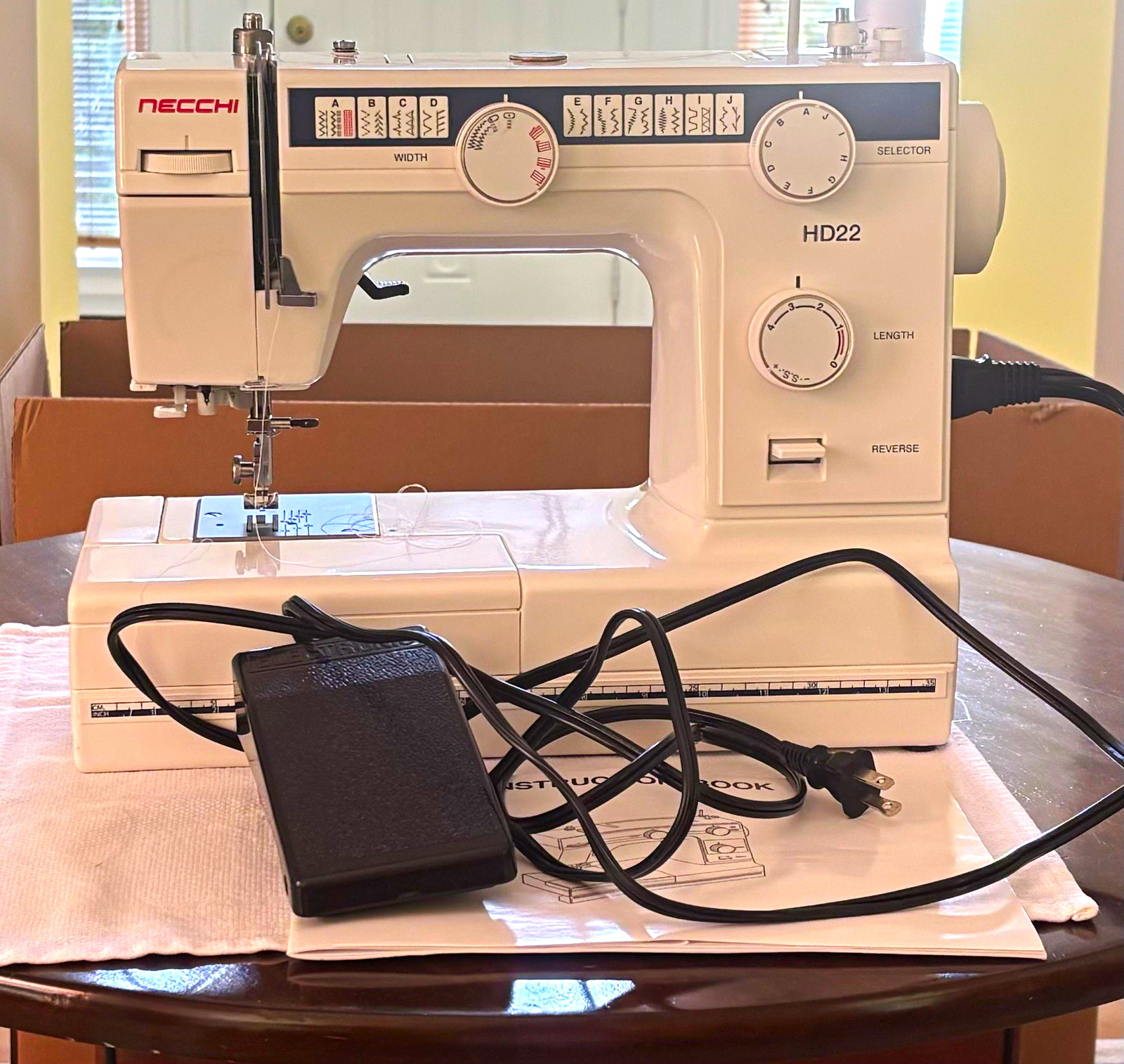 Necchi HD22 Mechanical Household Sewing Machine w/ Foot Pedal, Manual, Reverse