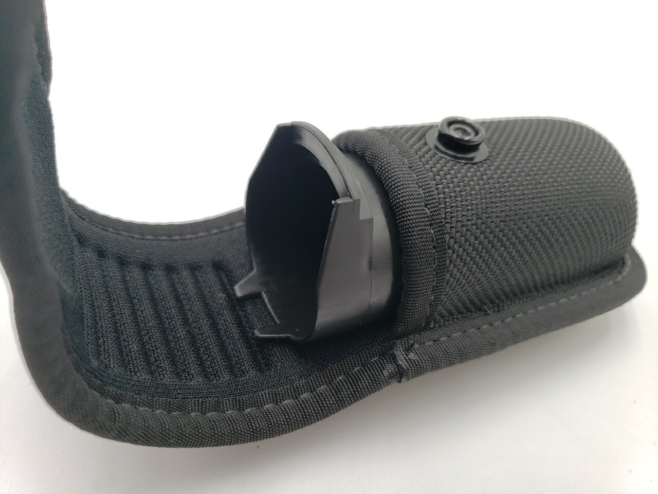 BIANCHI MACE/PEPPER SPRAY HOLSTER, BLACK HIDDEN SNAP, MODEL 7307. Part 26132
