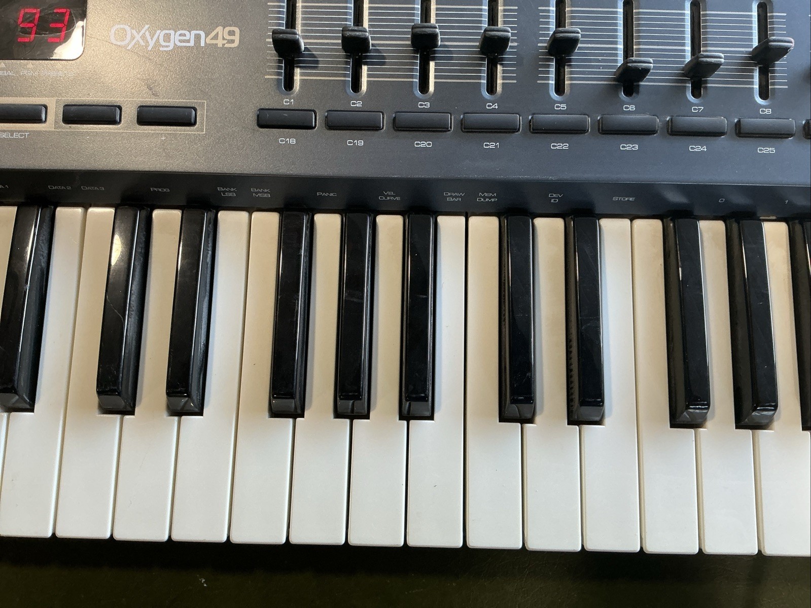EUC M-Audio Oxygen 49 (3rd Gen) Electronic Midi Keyboard Tested