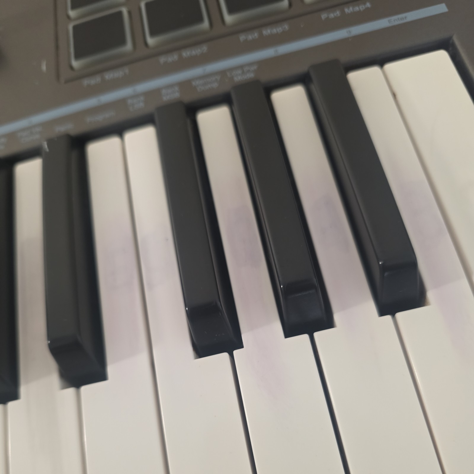 Nektar Impact LX25 USB MIDI Keyboard Controller 25-Key Drum Pads Tested