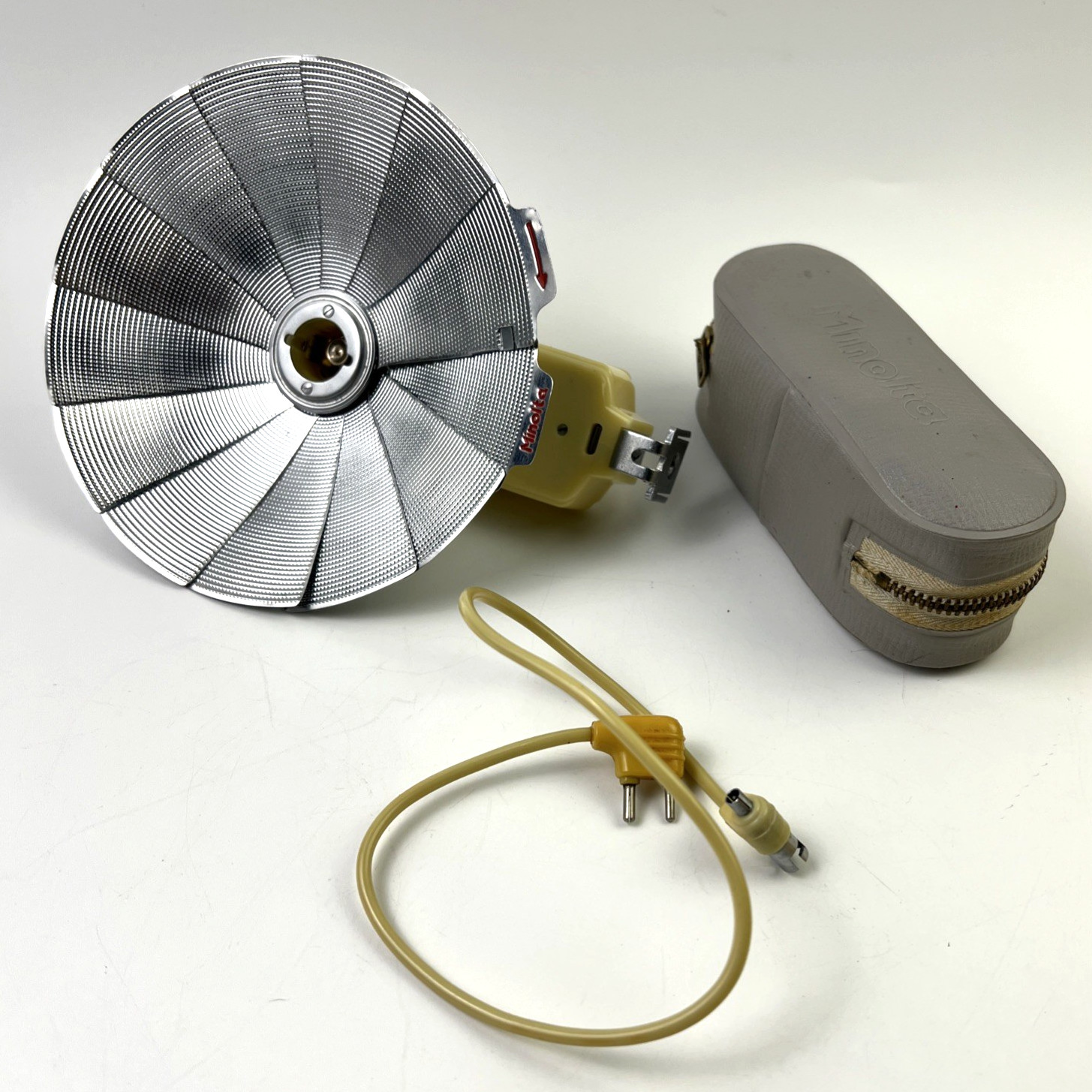 Minoltas JUNIOR? FLASH W/ GUIDE, Cord And Case Untested