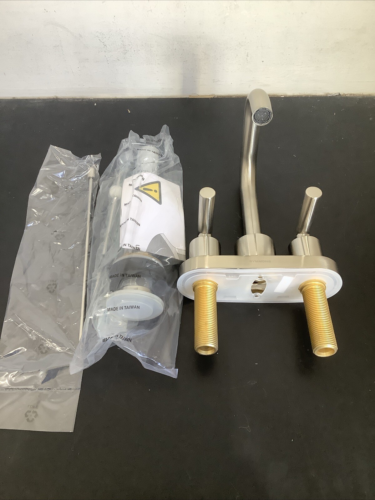 Symmons  Solid Centerset Bathroom Faucet. Satin Nickel dia  SLC-3512-STN-1.5 $$
