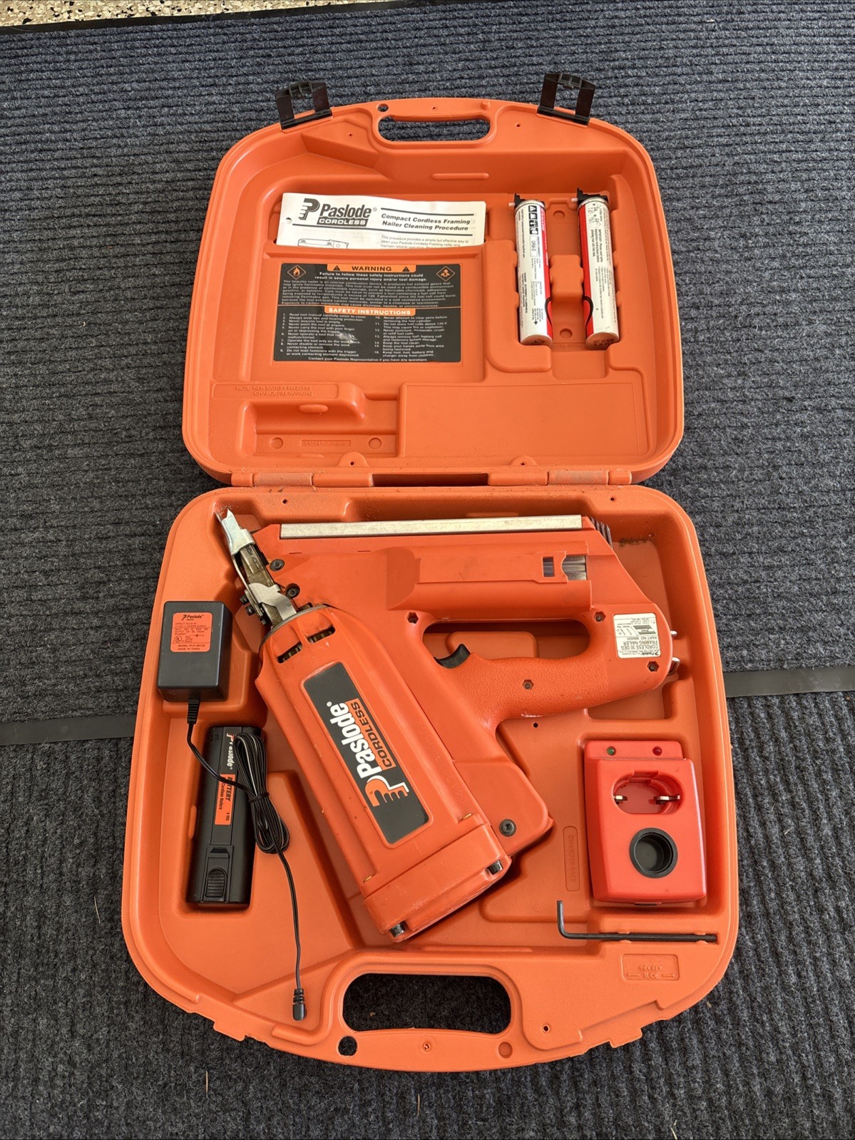 Paslode Model 900400 Impulse Cordless Utility Framing Nailer w/OG Case - WORKS