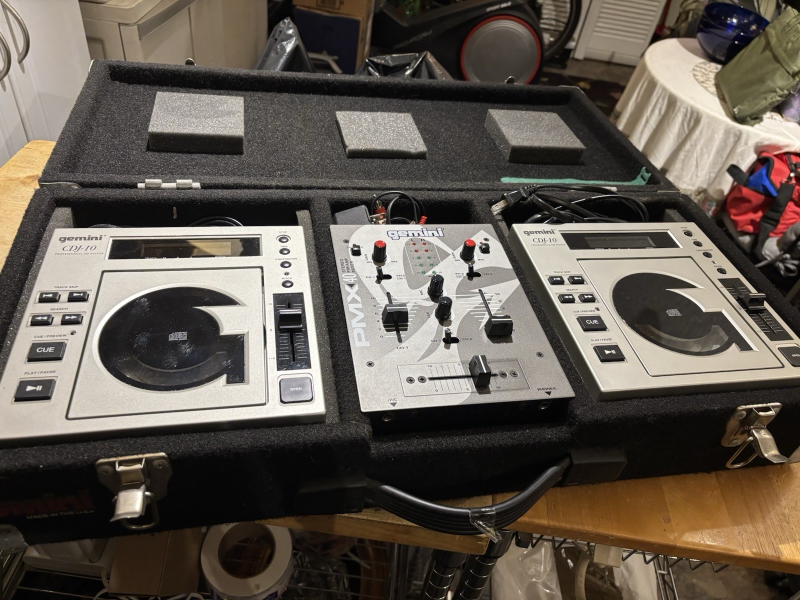 GEMINI CDJ 10 x 2, WITH HARD CASE DJ CD MIXER SYSTEM SETUP
