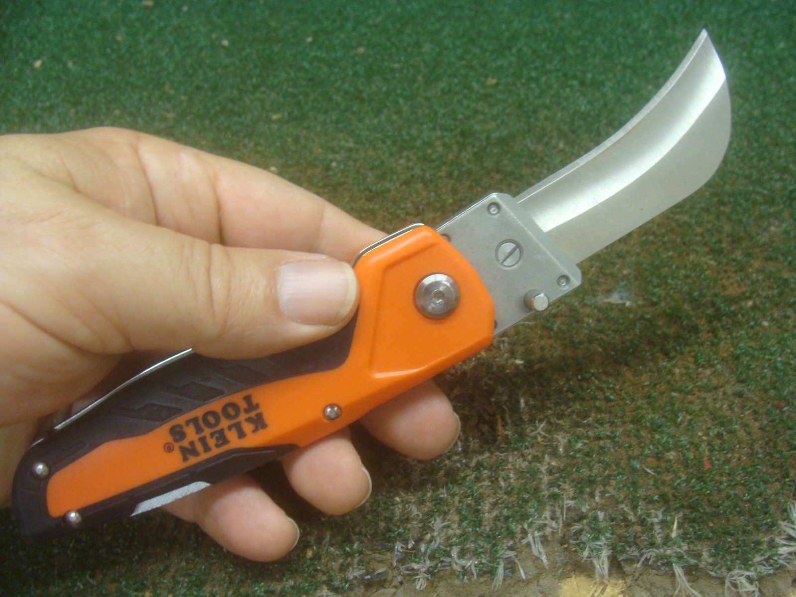 Klein Tools 44218 Folding Cable Skinning Utility Hawkbill Knife - GOOD SHAPE