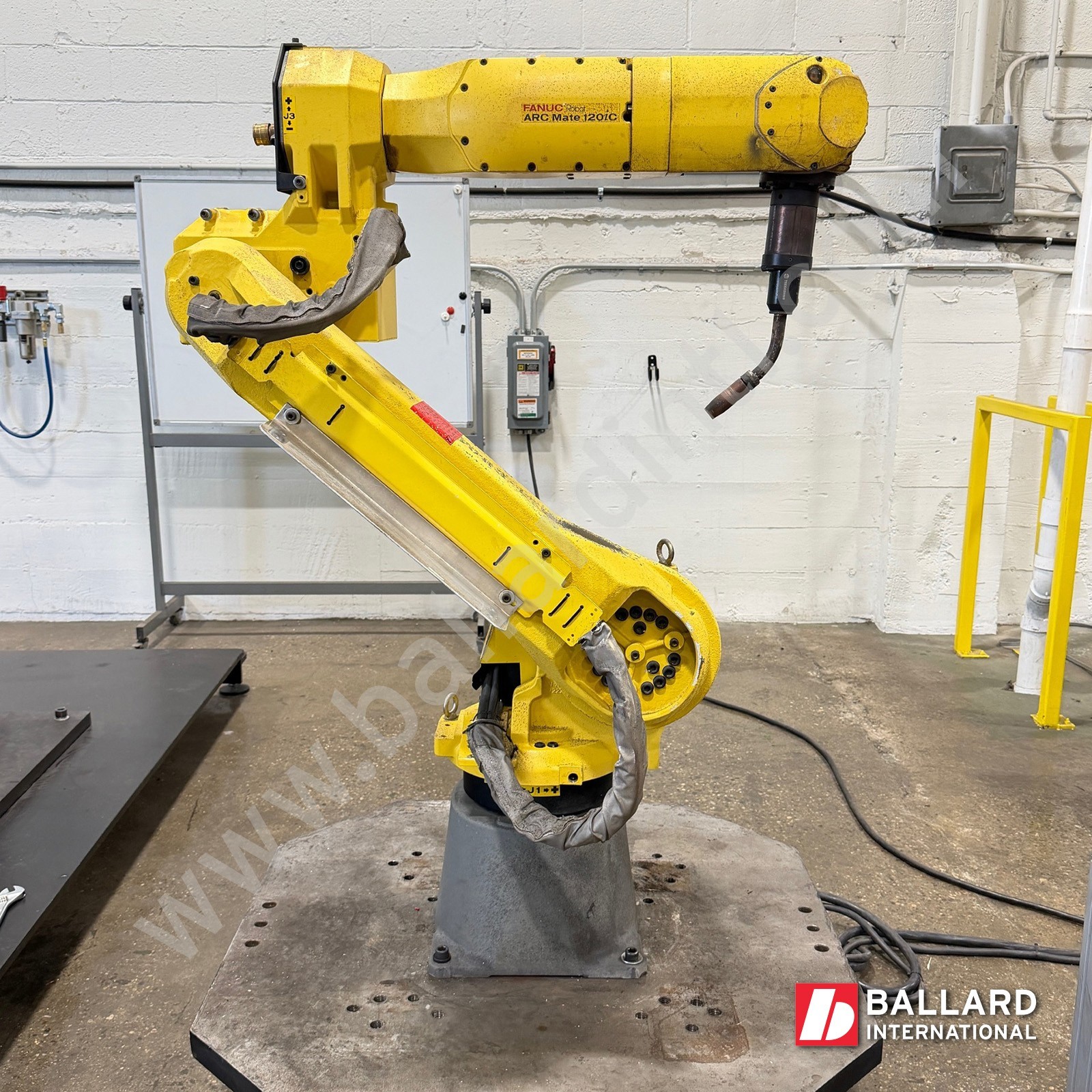 FANUC ARC Mate 120iC Welding Robot System w/ R30iB Controller - F215520