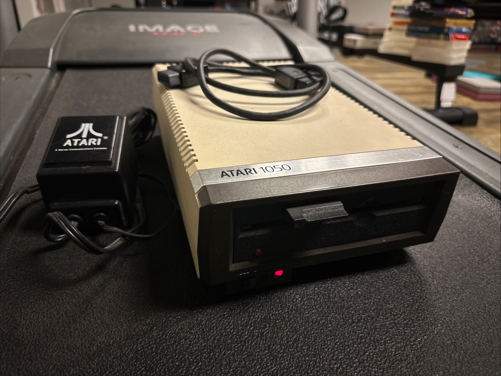 Atari 1050 Floppy Disk Drive - Original Power Supply Data Cable 5.25 - Powers On