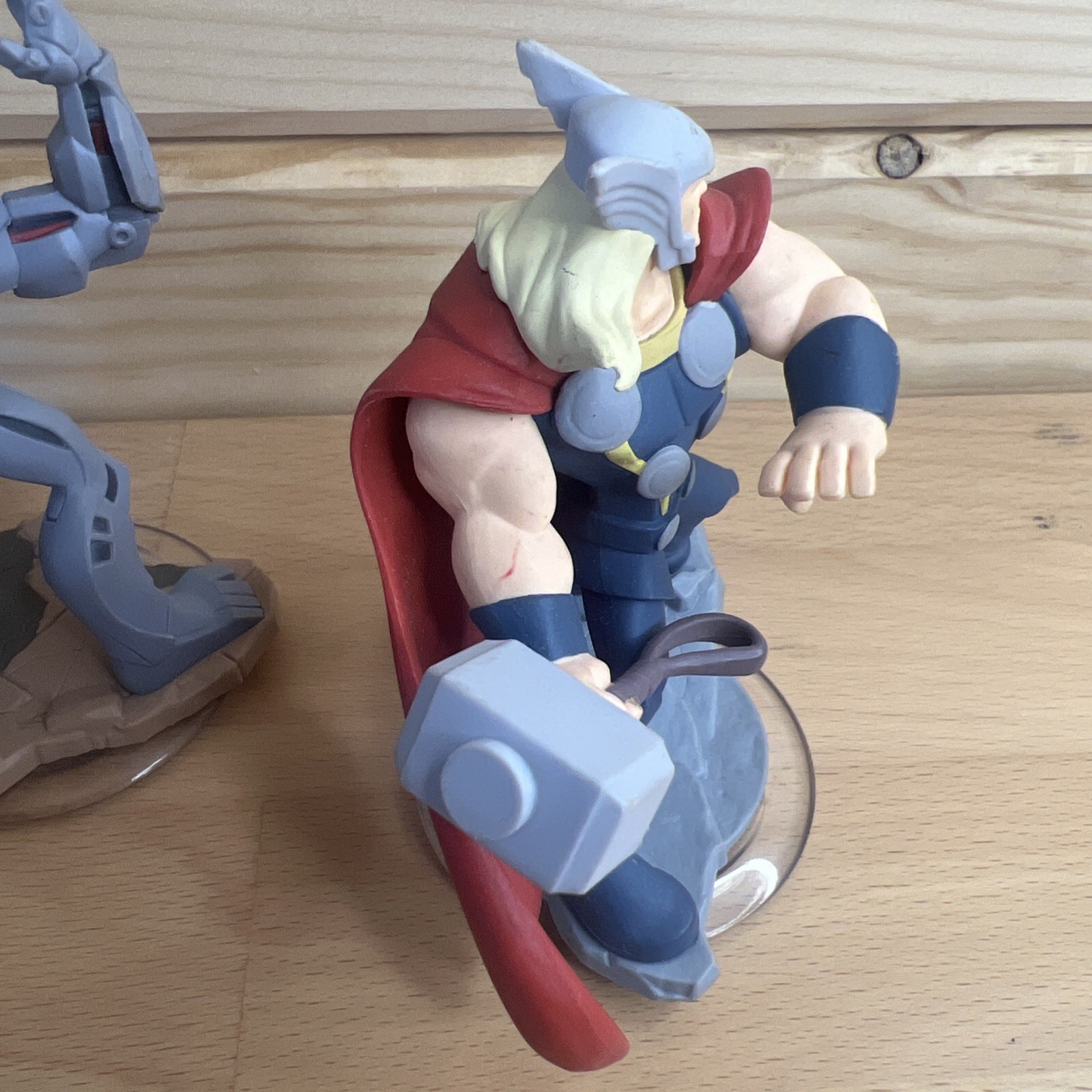 Disney Infinity Ultron Marvel 3.0 # INF-1000226 Thor Marvel 2.0 # INF-1000103