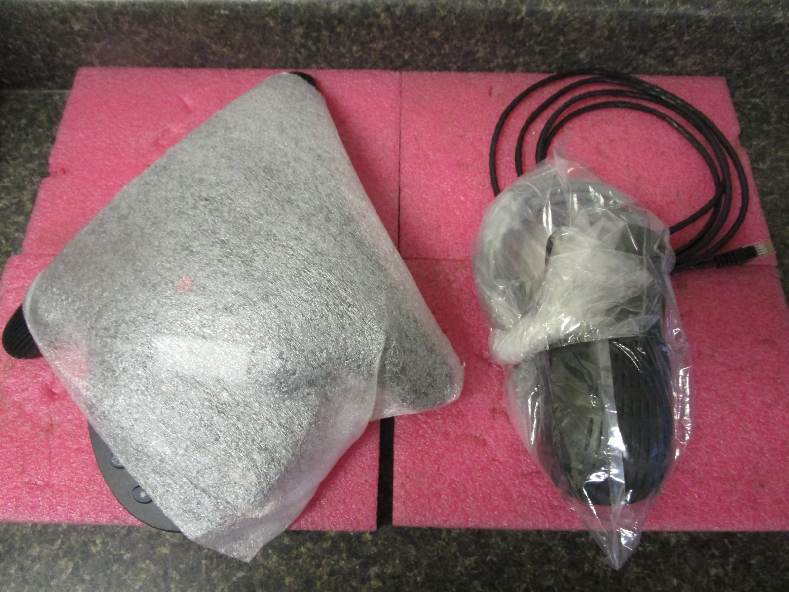 Polycom SoundStation 2 Full Duplex Conference Phone 2201-16200-601
