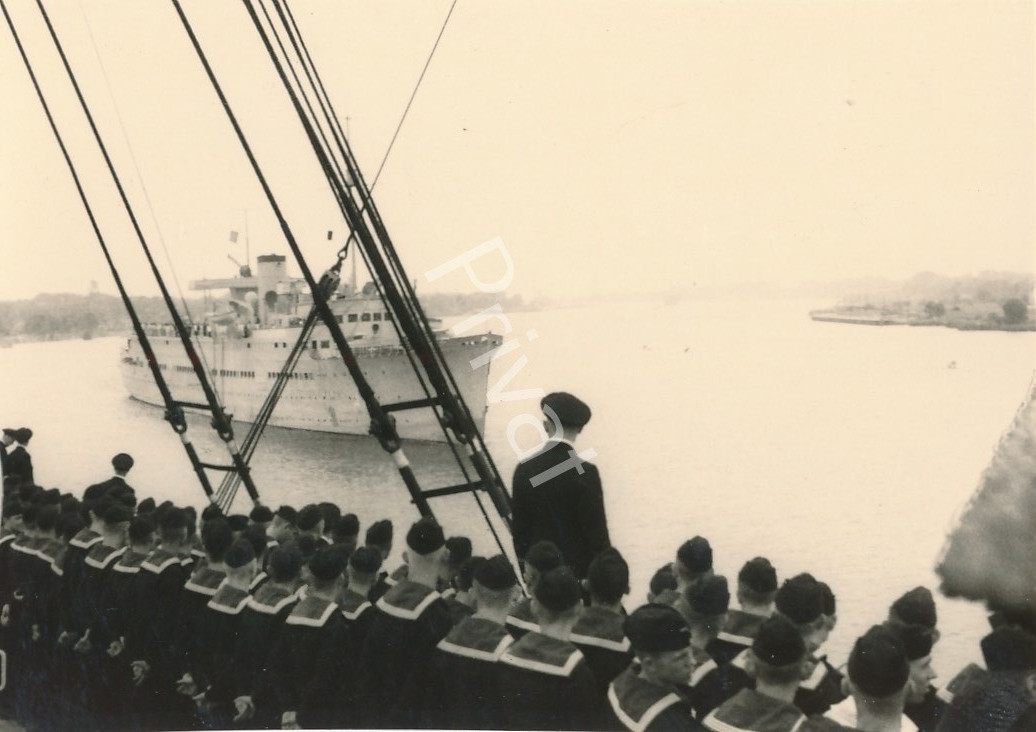 Photo School Ship Tannenberg Farewell "Der Deutsche" Swinemünde M1.83