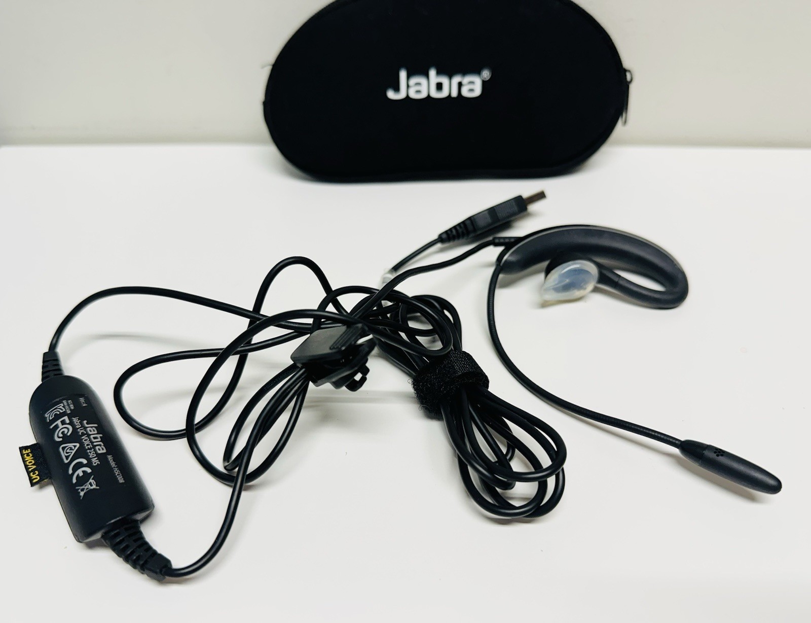 Jabra UC Voice 250MS HSC008 Black Corded USB Ear-Hook Headset with Case Used