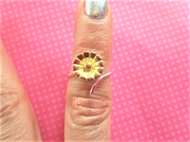 Gold daisy toe ring-SALE CLEARANCE