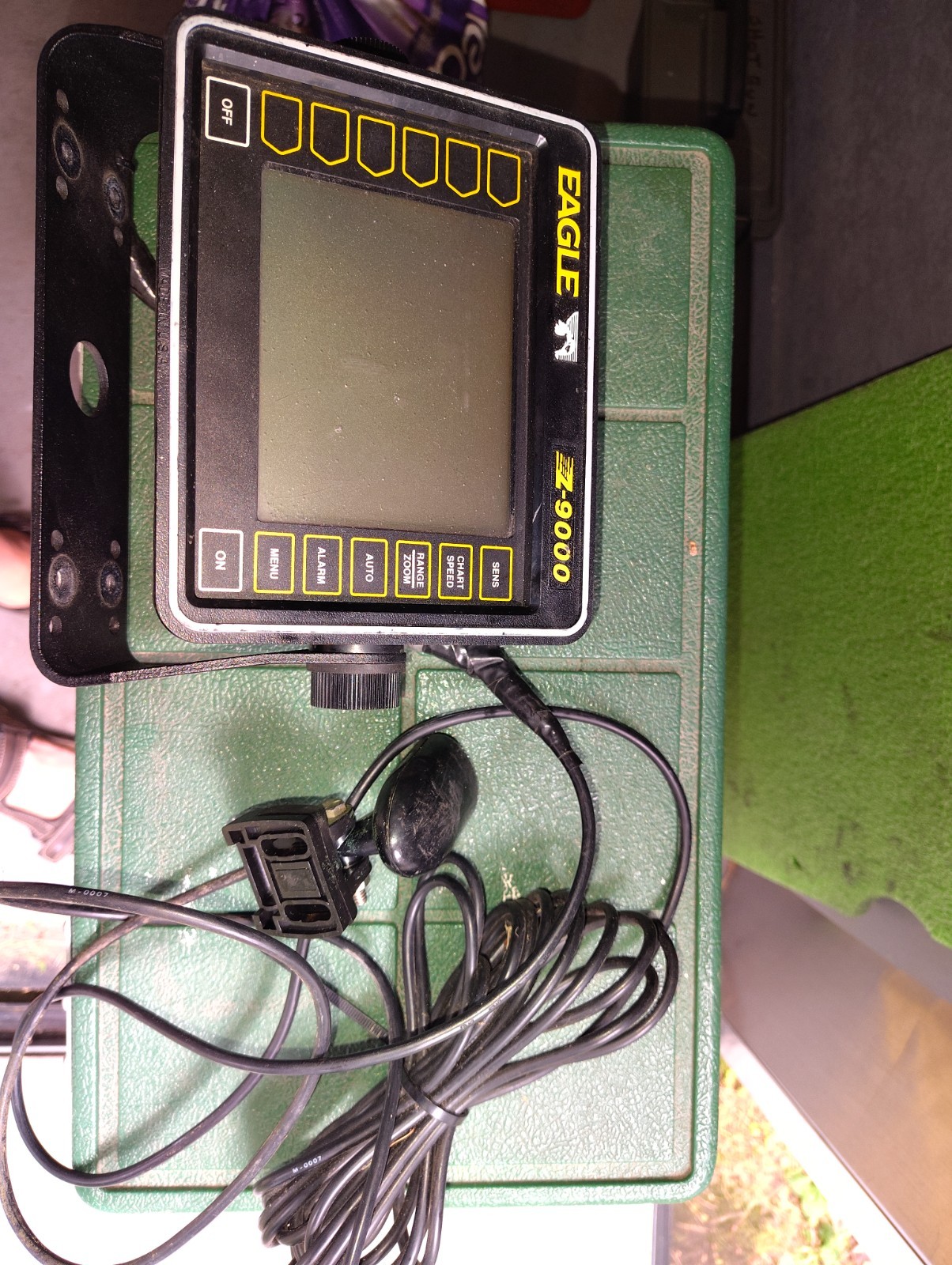 eagle z-9000 fish finder with transducer in good working order