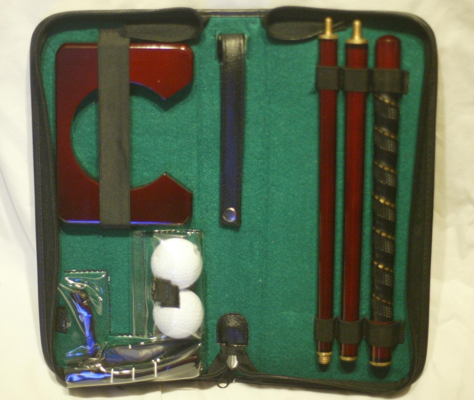 New Indoor Executive Golf Putter Set Travel Kit in Carry Case Wooden Cup 2 Balls