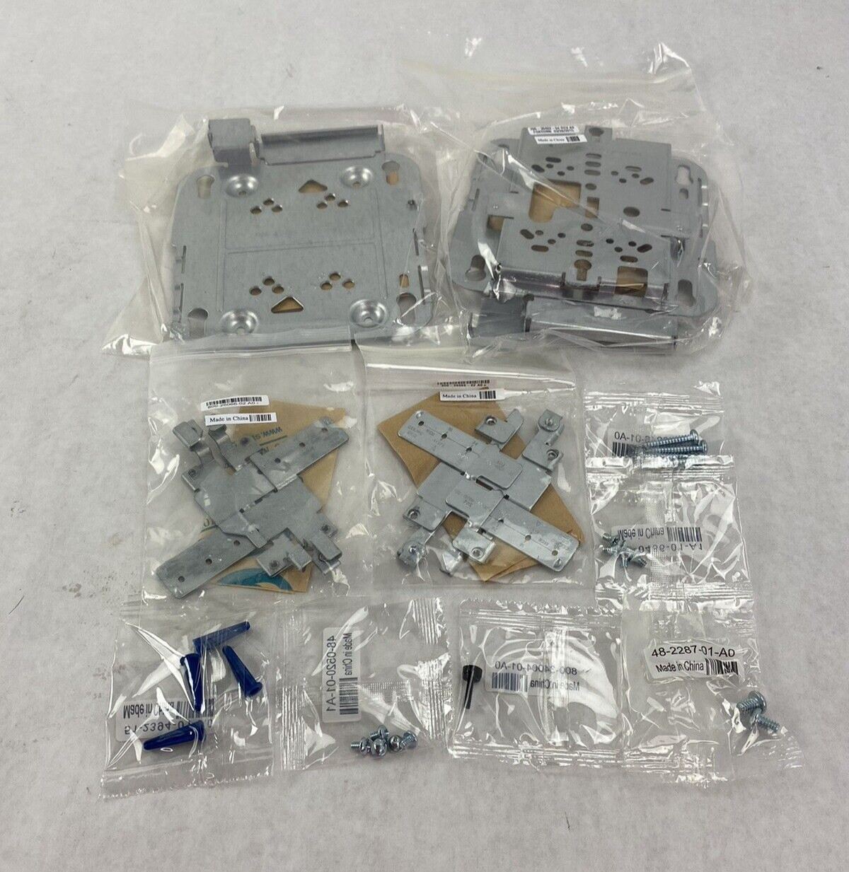 Cisco 69-1820-05 Wireless Mounting Bracket Kit Contains 700-30482-04 Bracket
