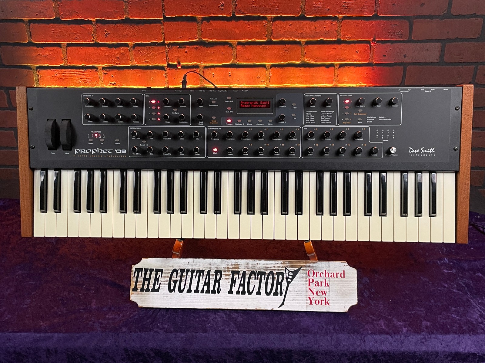 Dave Smith Instruments Prophet '08 61 Key 8-voice, bi-timbral polyphonic anal...