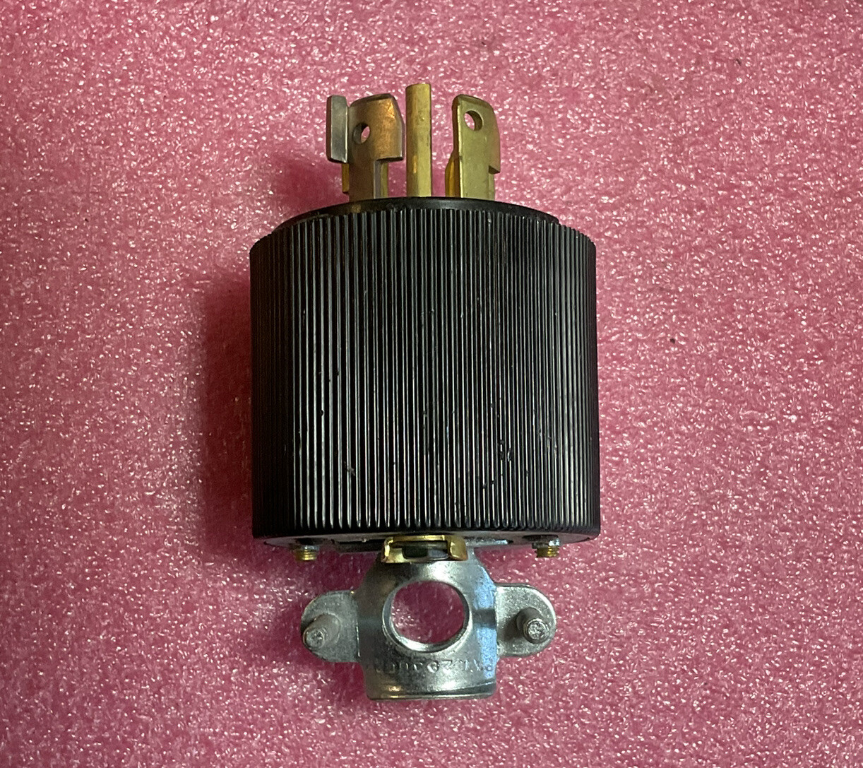 Hubbell Variload Twist-Lock Plug 45915 20A 120/208V