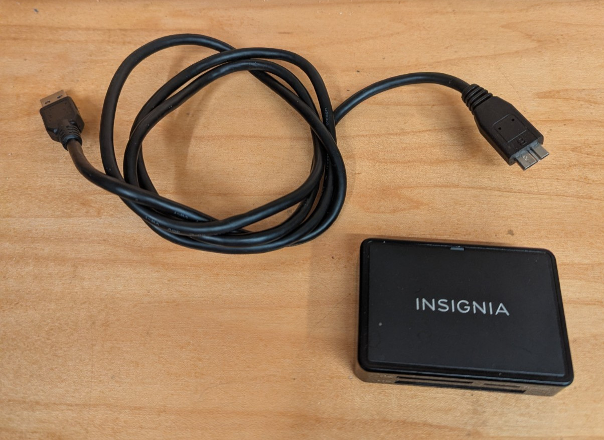 INSIGNIA NS-DCR30D3K USB 3.0 Desktop Card Reader with USB Cable Free Shipping