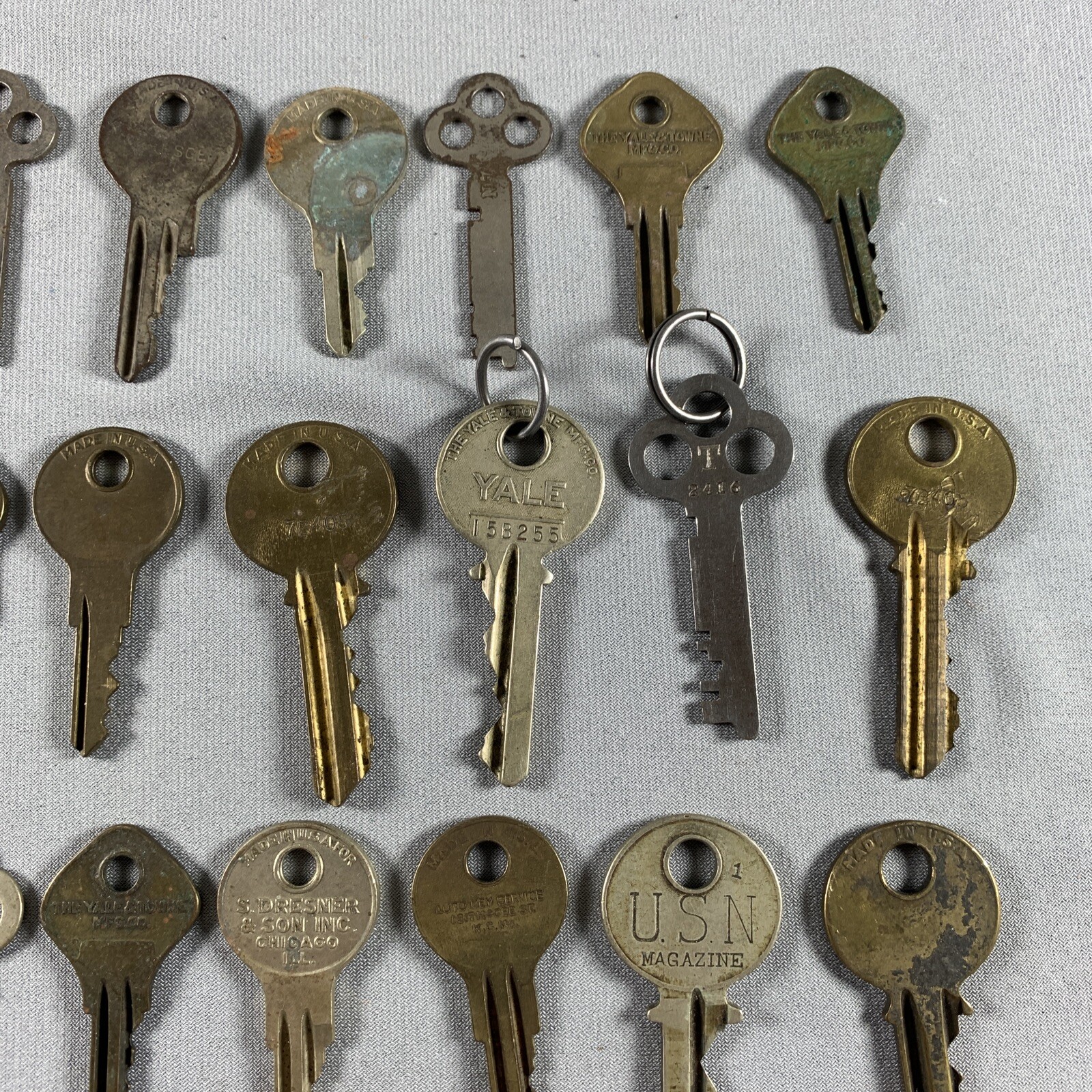 LOT Vtg Yale & Towne Keys