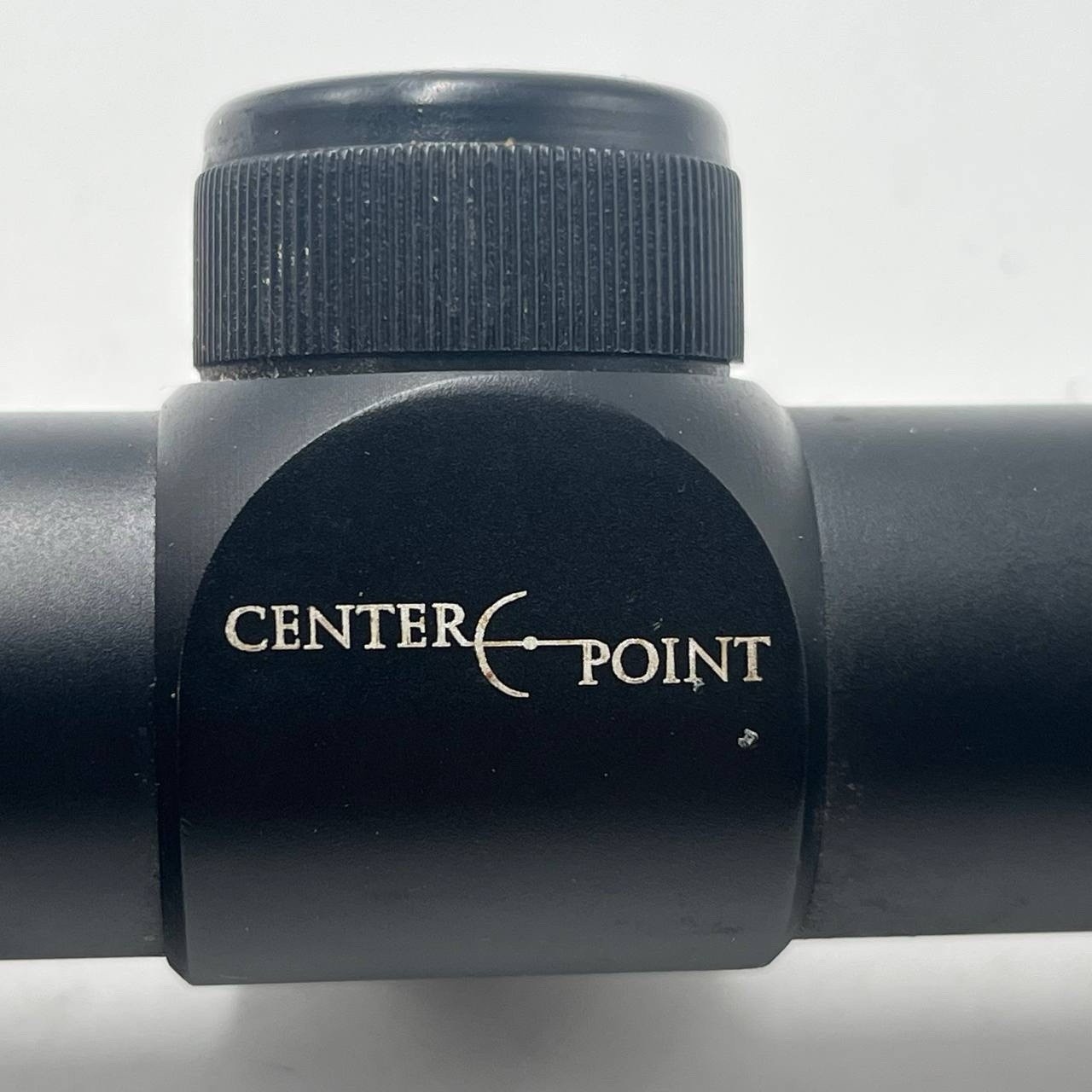 CENTER POINT HUNTING & OUTDOORS 4X32 variable-power riflescope
