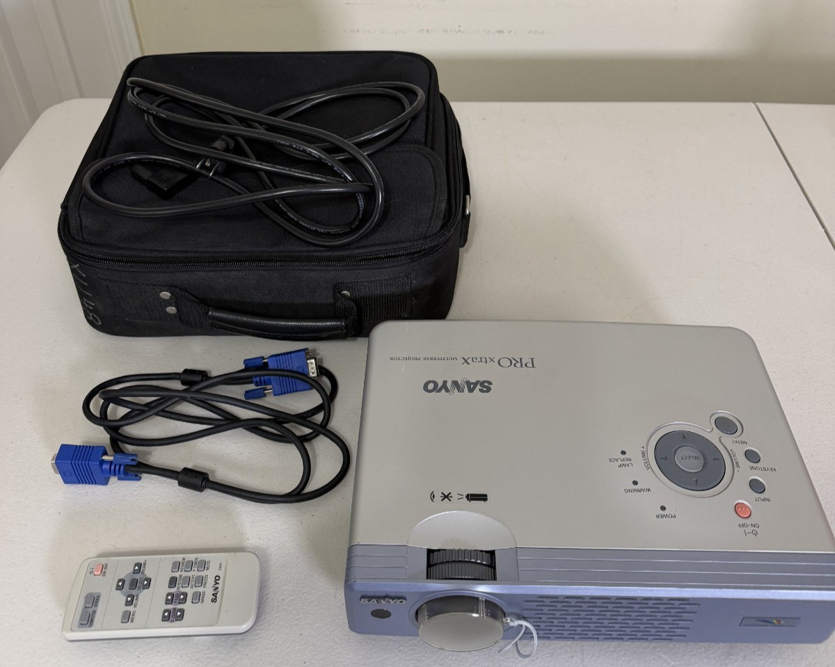 Sanyo PLC-XU48 LCD Projector 3000 Lumens – Tested + Carrying Case & Remote