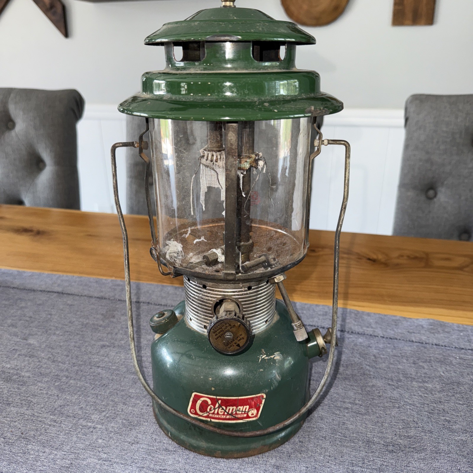 COLEMAN LANTERN 10 / 70 MODEL 220F GREEN DOUBLE MANTLE. Untested