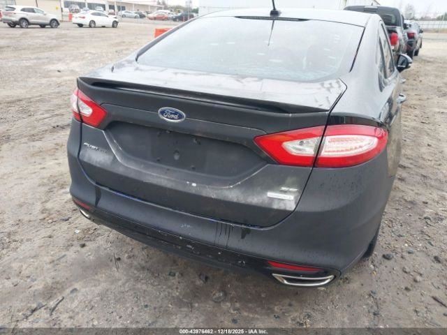 FUSION 2015 Glove Box 4951591