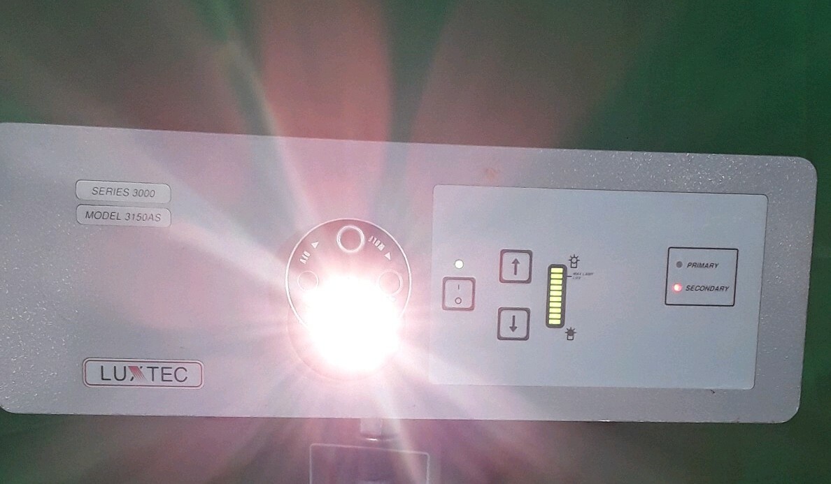 Luxtec Series 3000 Light Source Model 3150AS w/ Stand B3b