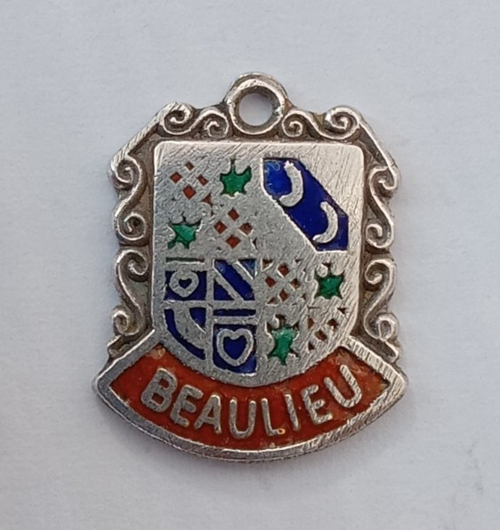 VINTAGE SILVER BRACELET CHARM BEAULIEU TRAVEL SHIELD PLACE NAME CHARM.   CH1-3