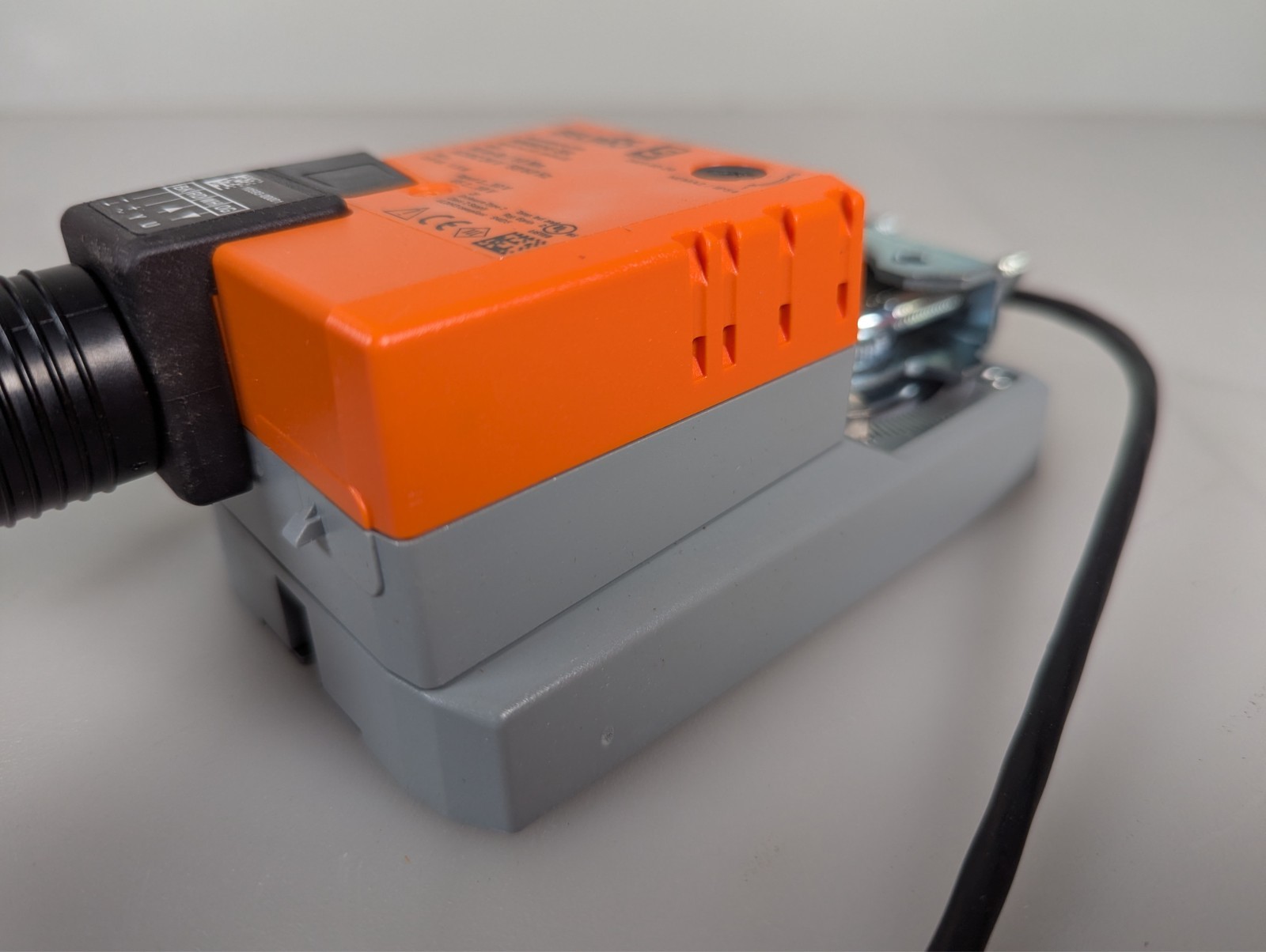 Belimo NMB24-SR Modulating Damper Actuator 90in-Lb AC/DC V