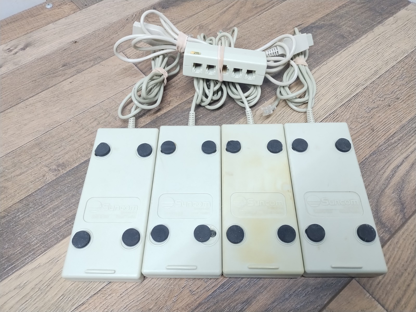 Suncom Atari Trivia Controllers With Cables And Hub