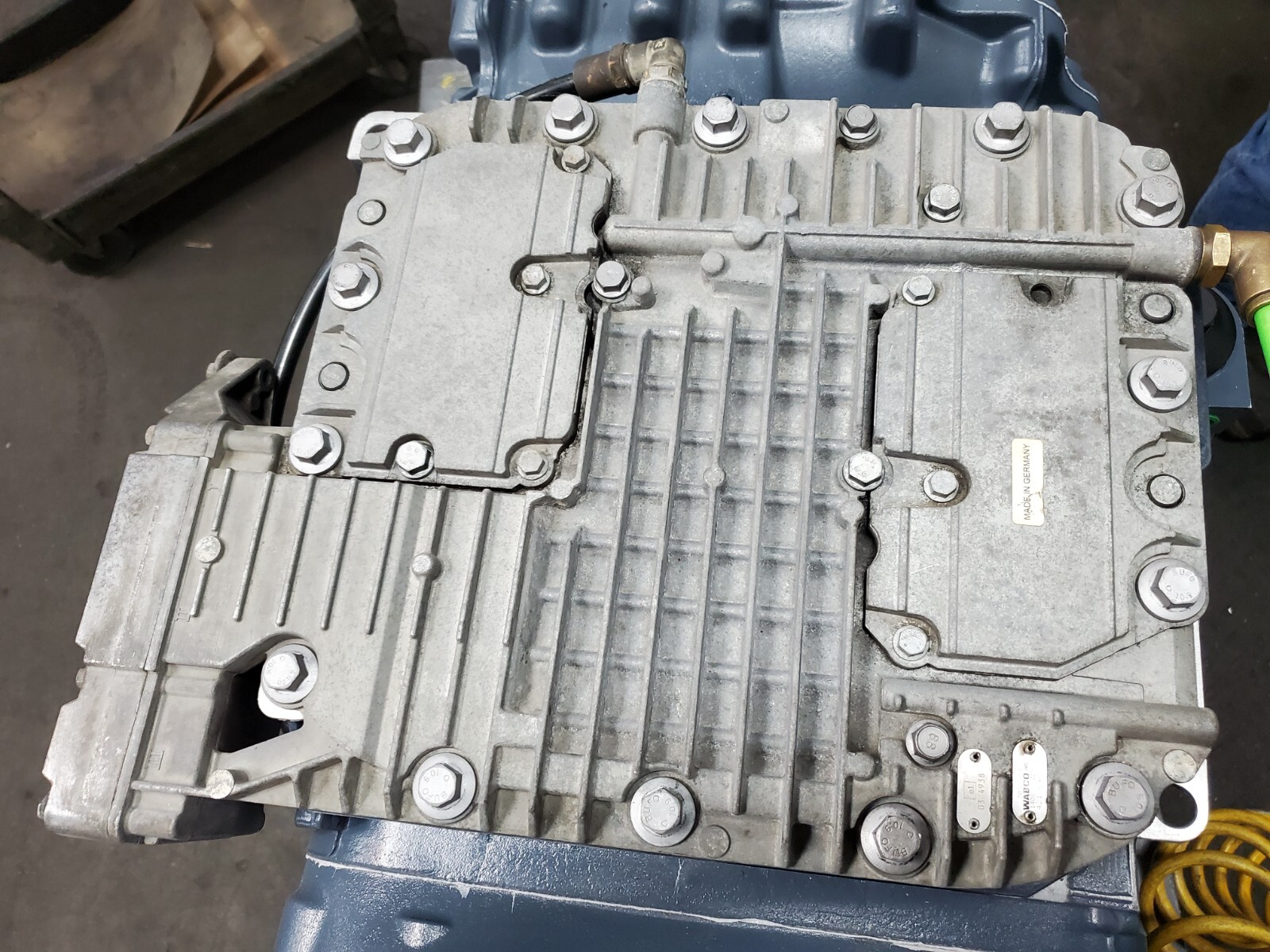 VOLVO ATO2612D TRANSMISSION CONTROLER (TOP OF TRANSMISSION) 4213640010 20829006