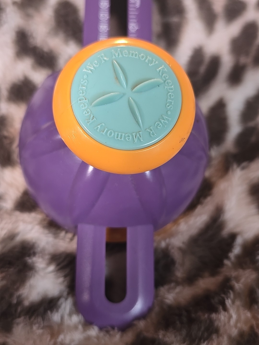 We R Memory Keepers The Crafter's Magnetic Circle Cutter Tool