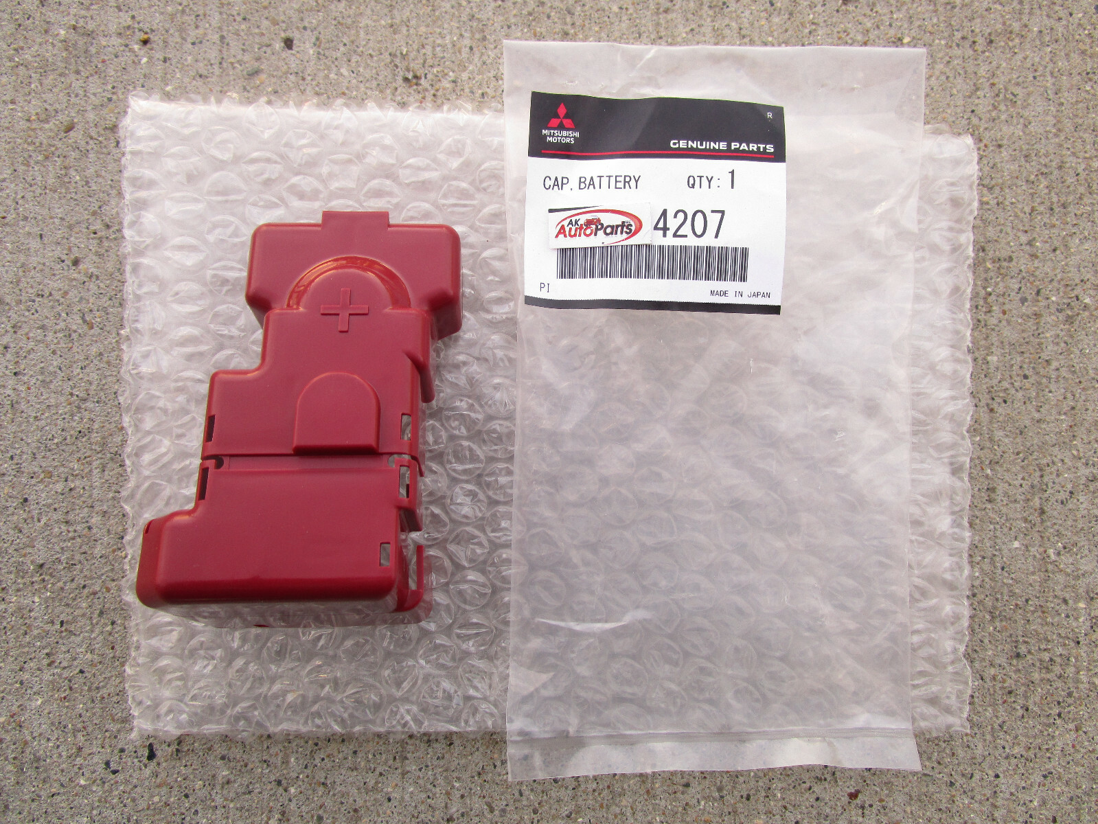 03 - 06 MITSUBISHI OUTLANDER BATTERY + POSITIVE TERMINAL CONNECTOR COVER NEW