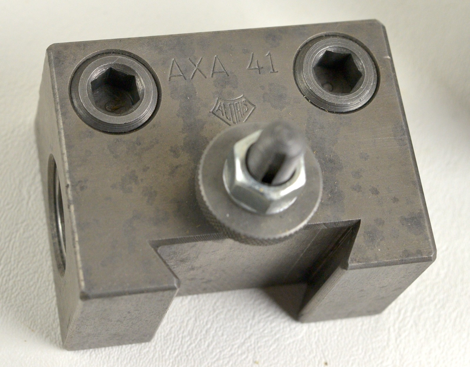 Aloris AXA Quick Change Tool Post Set – 7 holders