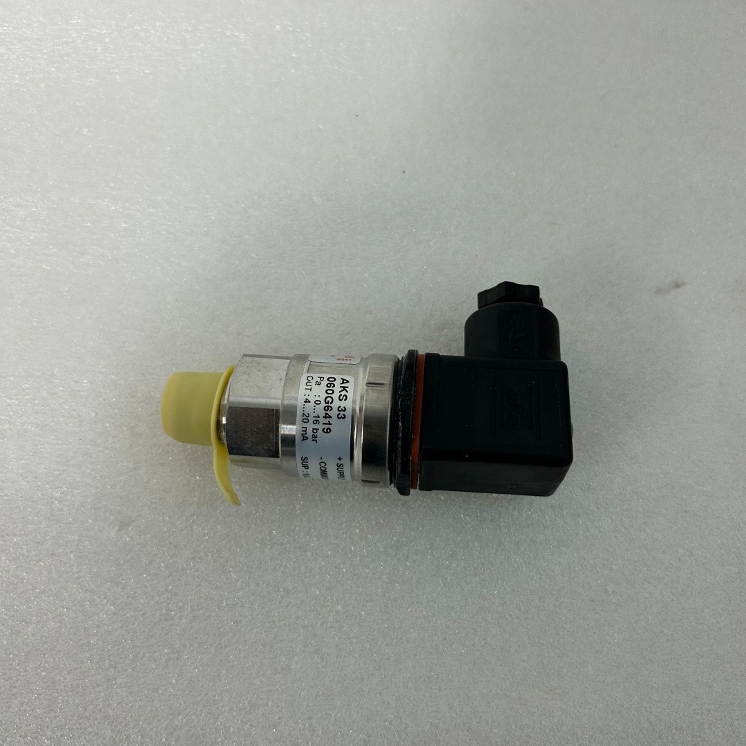 1PCS Danfoss AKS33 060G6419 pressure sensor