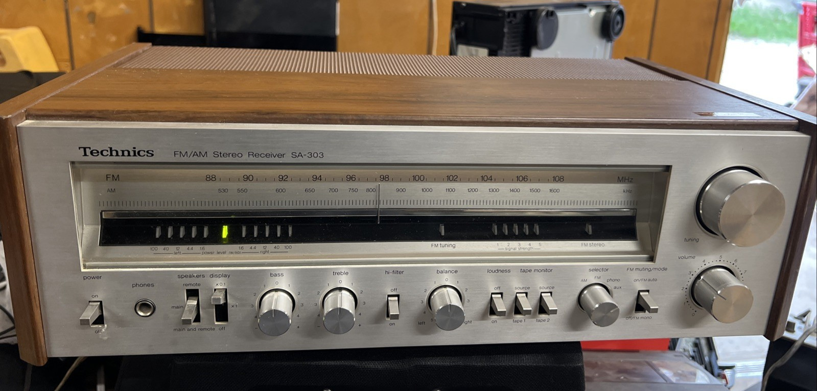 VINTAGE TECHNICS SA-303 - AM FM Stereo Receiver - Phono Input - Made in Japan