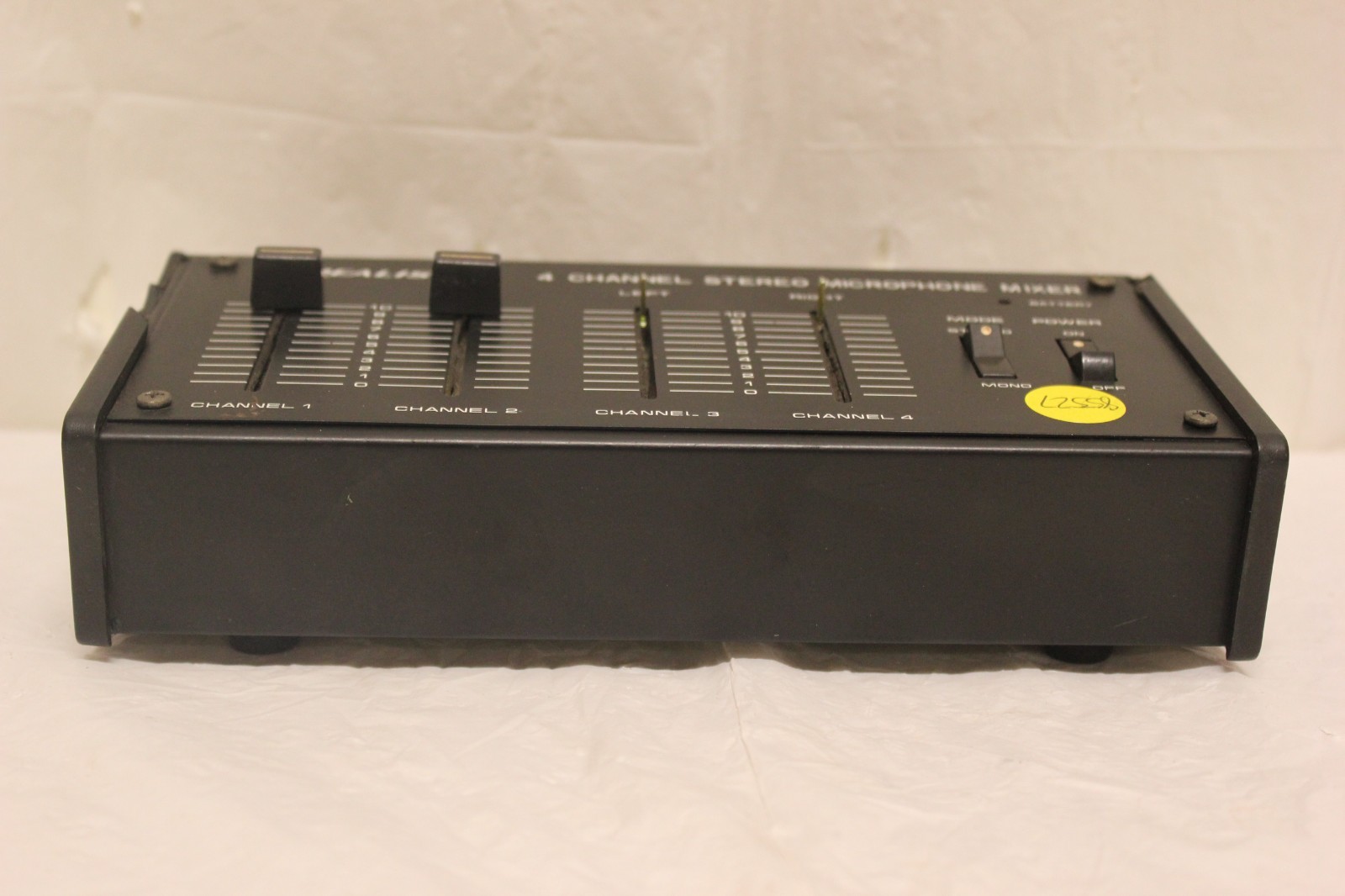 Realistic 4 Channel Microphone Mixer 32-1105 C3