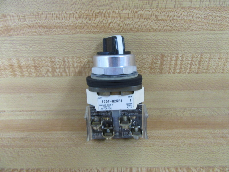 Allen Bradley 800T-N2KF4 Selector Switch 800TN2KF4
