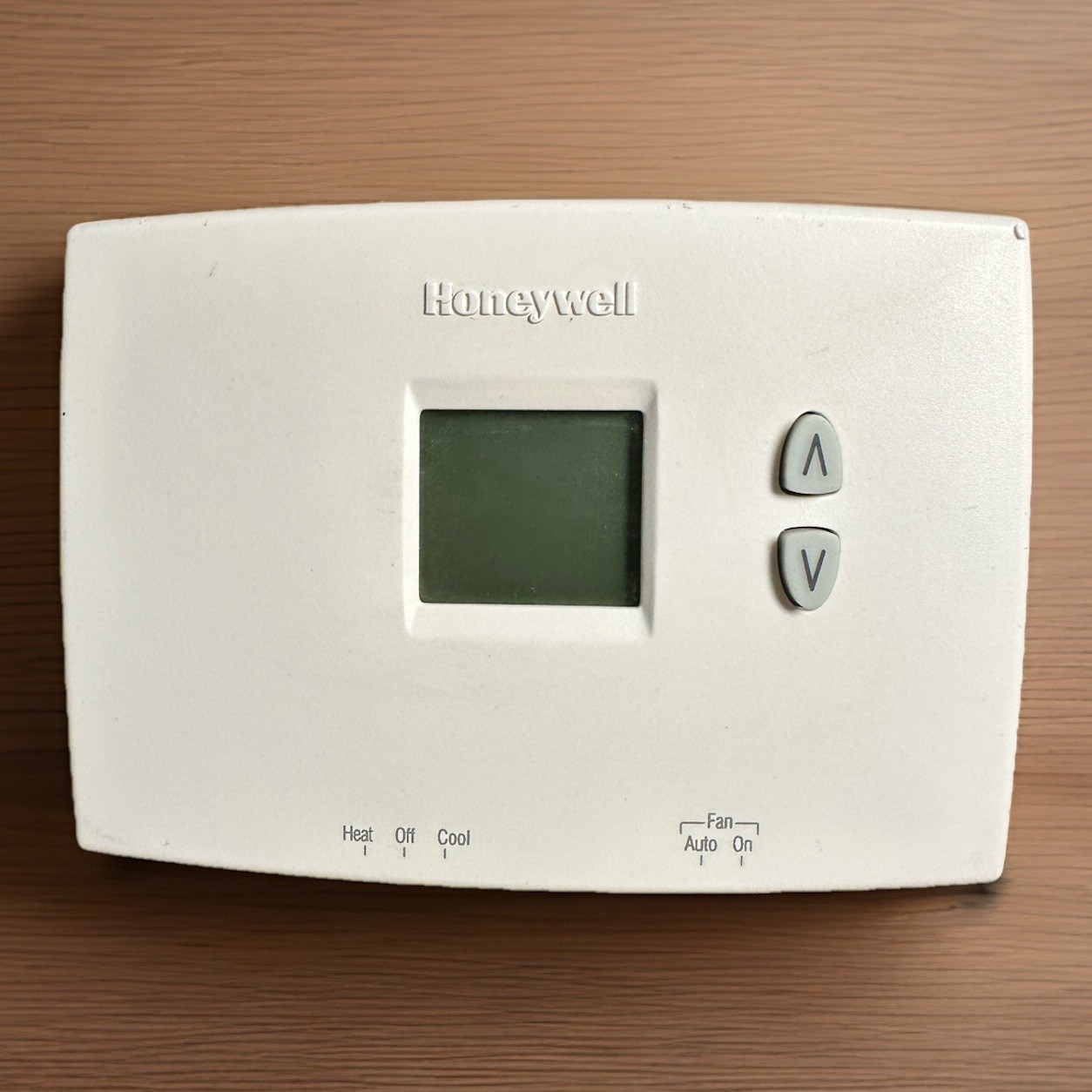 Honeywell TH1110DH1003 Digital Non-Programmable Thermostat Untested