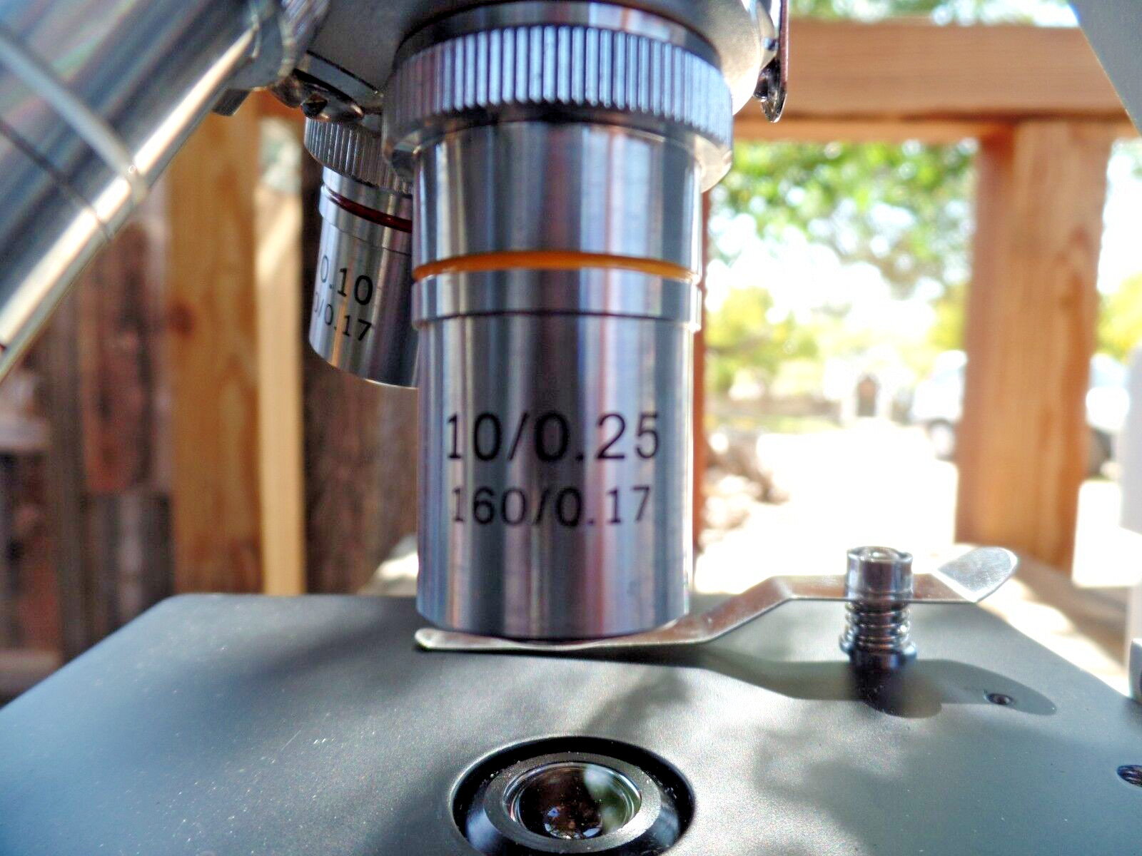Biological Microscope with 4 objective lenses M Series