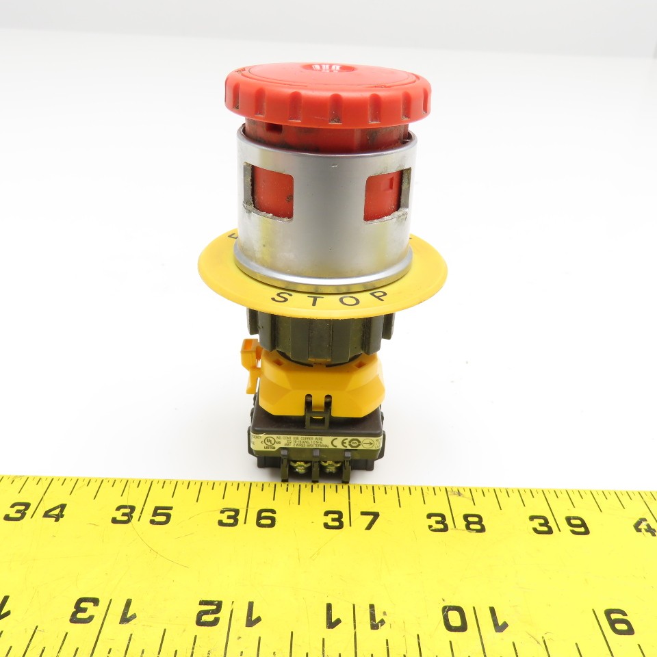 IDEC XN4E-BL 250V Twist To Release LOTO Emergency Stop E-Stop Switch